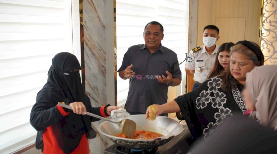 Kembangkan Produk Hasil Karya Warga Binaan, Rutan Marabahan Gelar Pelatihan Pembuatan Sambal Ikan Seluang