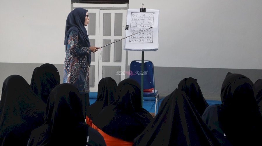 Bersama Kemanag Kab. HSU, Lapas Amuntai Konsisten Bina Bacaan Al-Qur’an Warga Binaan Perempuan