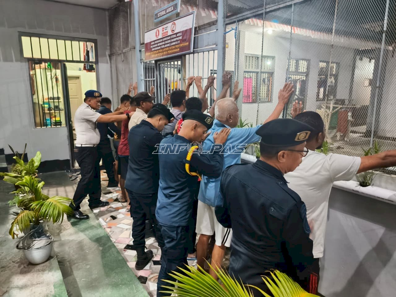 Bergerak Serentak, Lapas Wahai dan Polsek Periksa Ketat Blok Hunian Warga Binaan