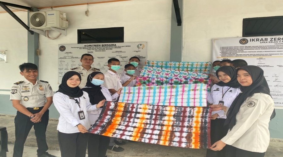 Latih Kreativitas Anak Binaan, LPKA Muara Bulian dan Peserta Magang Kemnaker Gelar Pelatihan Batik Shibori