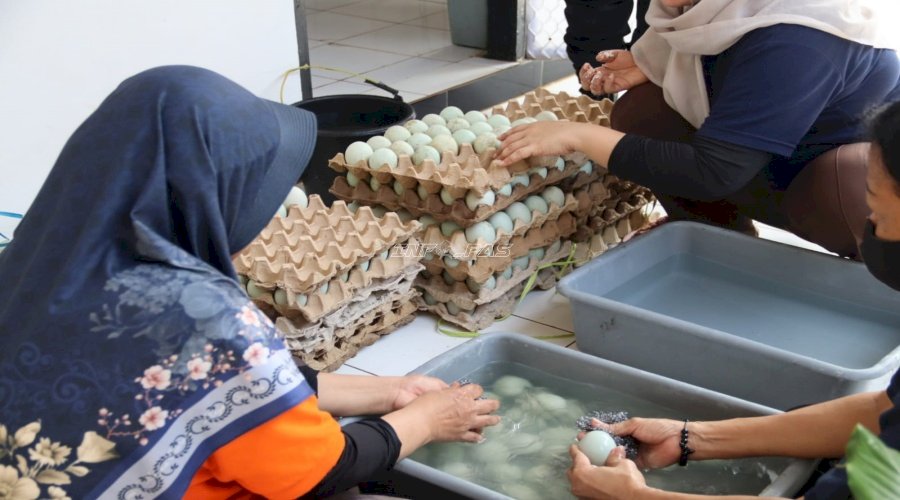 Telur Asin Jadi Bekal Kemandirian, Warga Binaan Perempuan Rutan Pelaihari Terus Berkarya