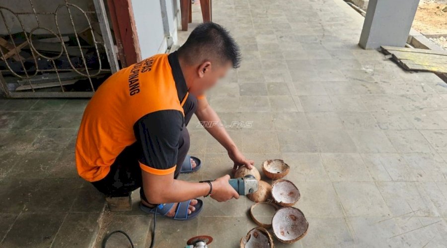  Lapas Pangkalpinang Kembangkan UMKM Warga Binaan lewat Pengolahan Tempurung Kelapa