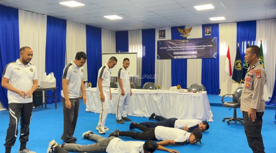 Lapas Batulicin Tingkatkan Keterampilan Teknis Petugas dalam Penggunaan Borgol dan Penggeledahan