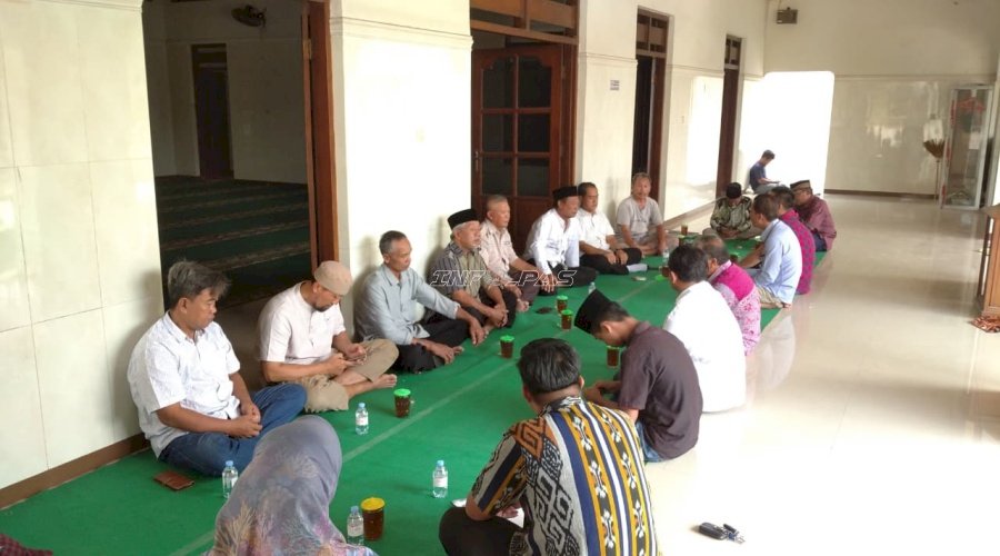 Kawal Pelaksanaan Putusan Pengadilan, PK Bapas Klaten Dampingi Anak Jalani Pelayanan Masyarakat 