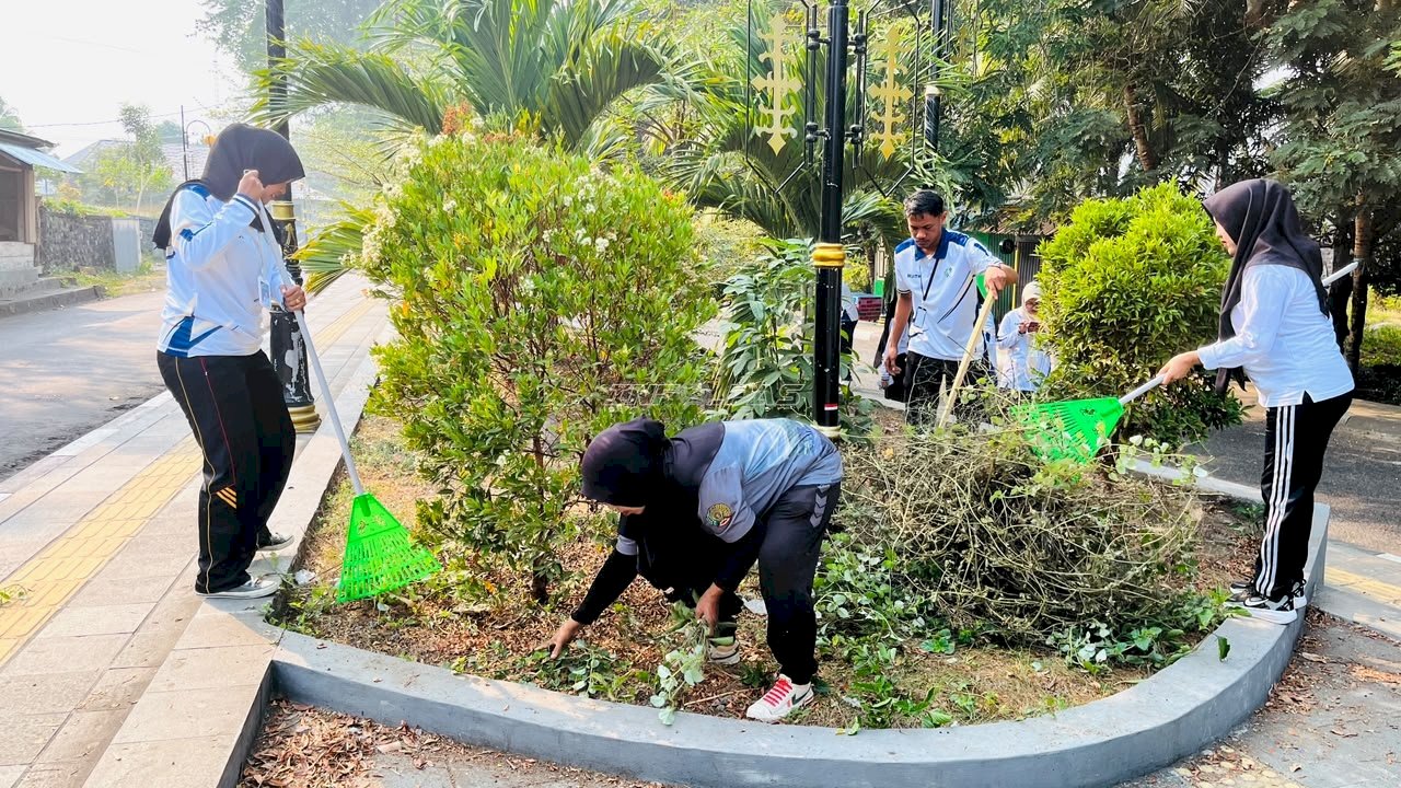 Lapas Bandanaira Dukung Aksi Jumat Bersih Semarakkan HUT Ke-81 TNI