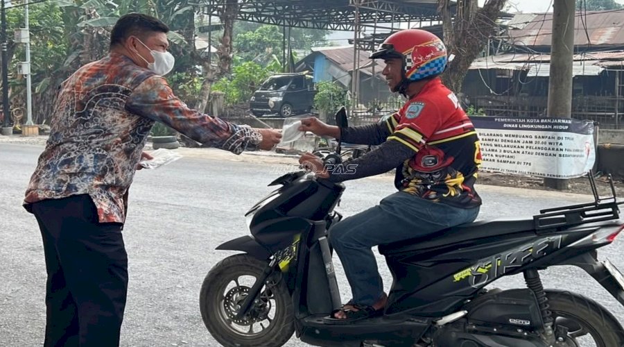 Lapas Banjarmasin Bagikan Ratusan Masker kepada Masyarakat di Tengah Kabut Asap Karhutla