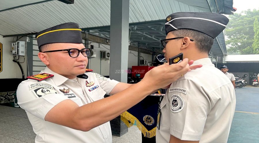 Sematkan Tanda Pangkat Baru Petugas, Karutan Kandangan Tegaskan Disiplin dan Integritas Kerja