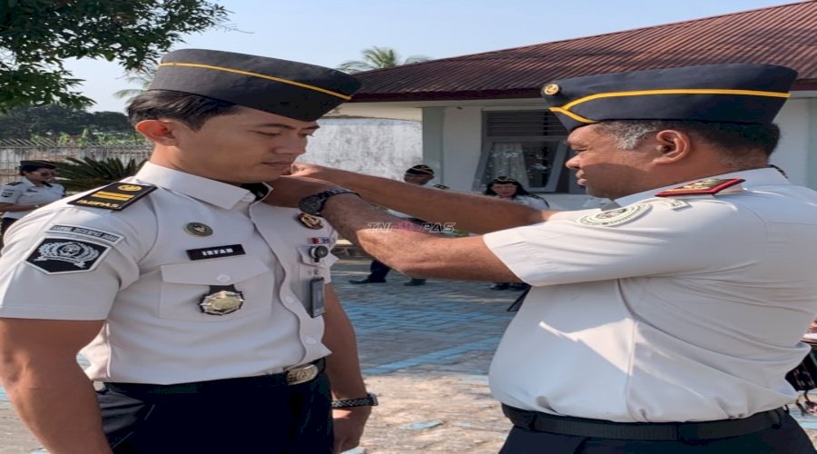 Lapas Atambua Gelar Penyematan Kenaikan Pangkat, Kalapas Ajak Petugas Berikan Pelayanan Humanis