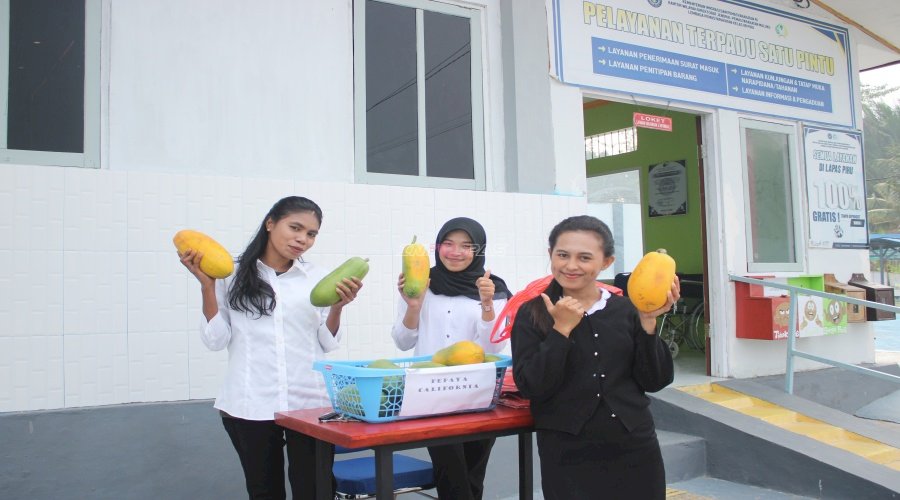 Buka Booth di Area PTSP, Lapas Piru Jual Hasil Panen Warga Binaan
