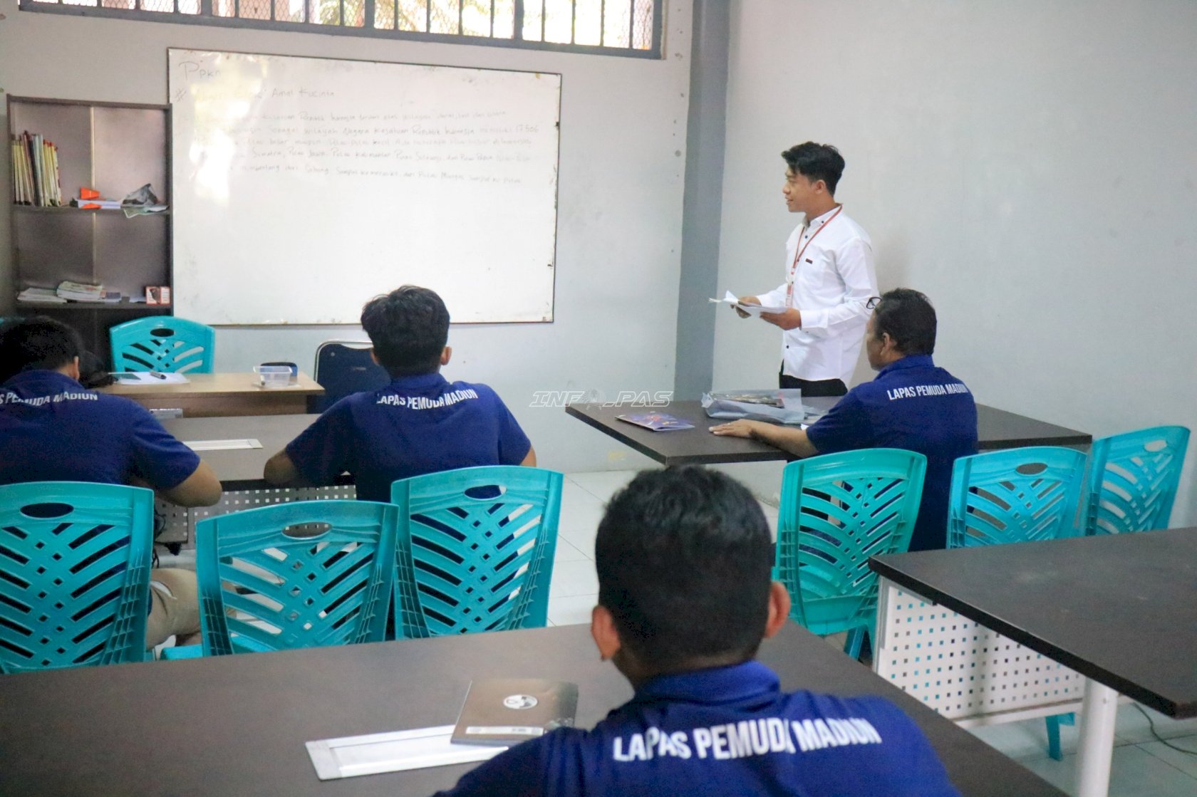 Belajar PPKN, Warga Binaan Lapas Pemuda Madiun Perluas Wawasan Kebangsaan melalui Program Paket C