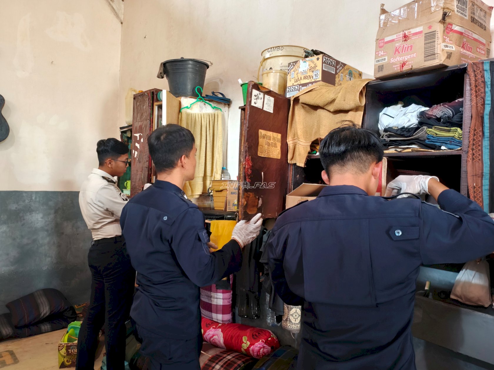 Jaga Keamanan Kamar Hunian, Lapas Jember Gelar Razia Humanis 