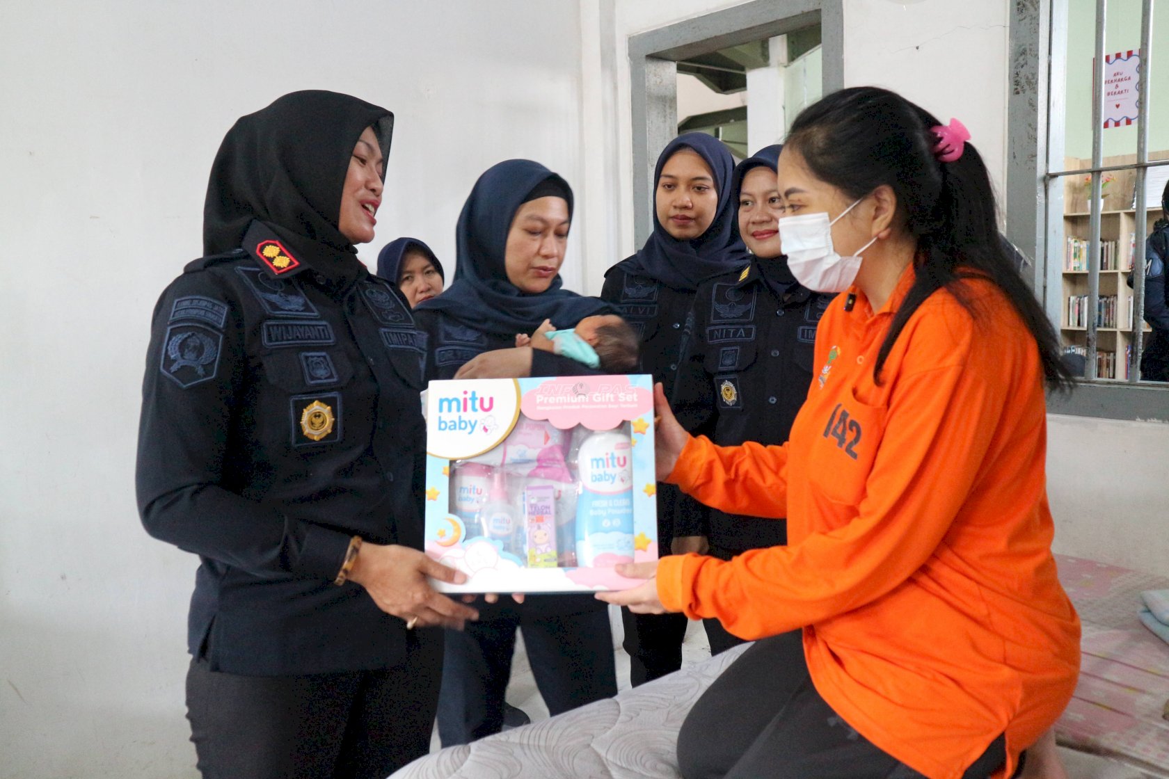 Rutan Perempuan Surabaya Serahkan Bantuan Perlengkapan Bayi bagi Warga Binaan Pascamelahirkan