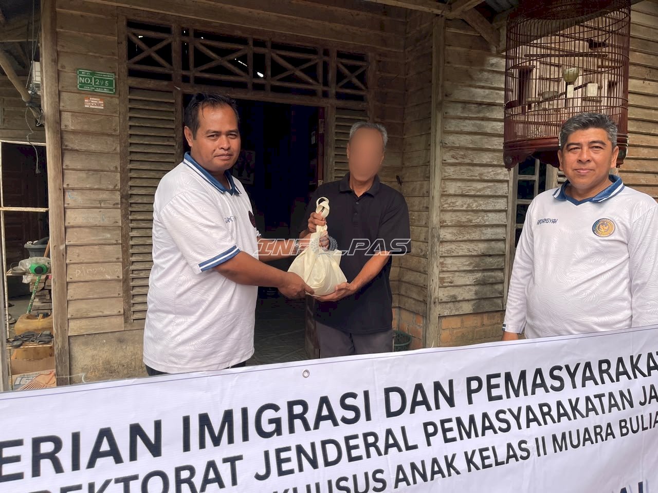 LPKA Muara Bulian Salurkan Bantuan Sosial kepada Masyarakat Sekitar
