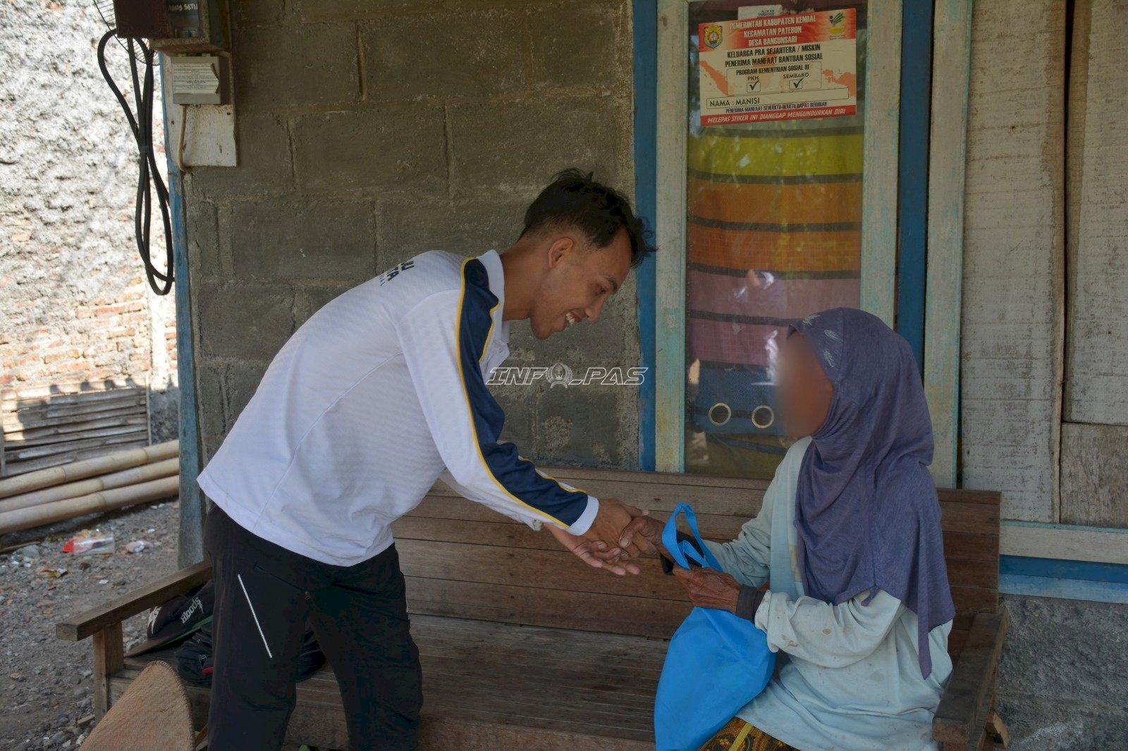 Jumat Berkah, Lapas Terbuka Kendal Salurkan 15 Paket Sembako kepada Masyarakat