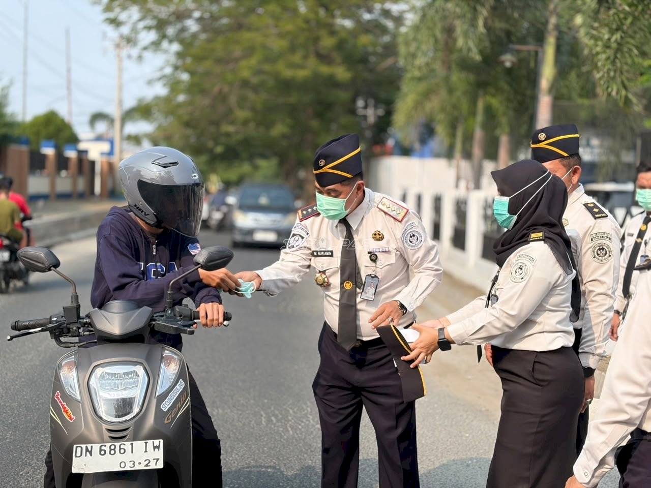Bapas Palu Bagikan Masker kepada Warga Terdampak Kabut Asap