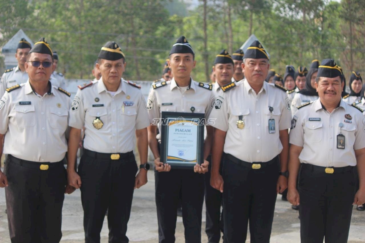 Apresiasi Dedikasi dan Loyalitas, Kanwil Ditjenpas Sultra Berikan Penghargaan Pegawai Terbaik TW III