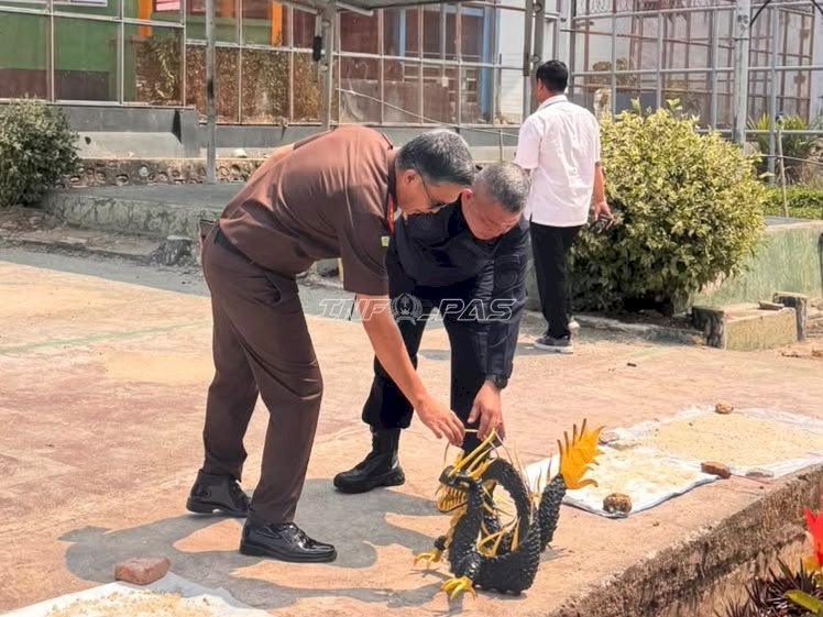 Perkuat Sinergi, Lapas Leok Perkenalkan Hasil Karya Warga Binaan kepada Kajari Buol