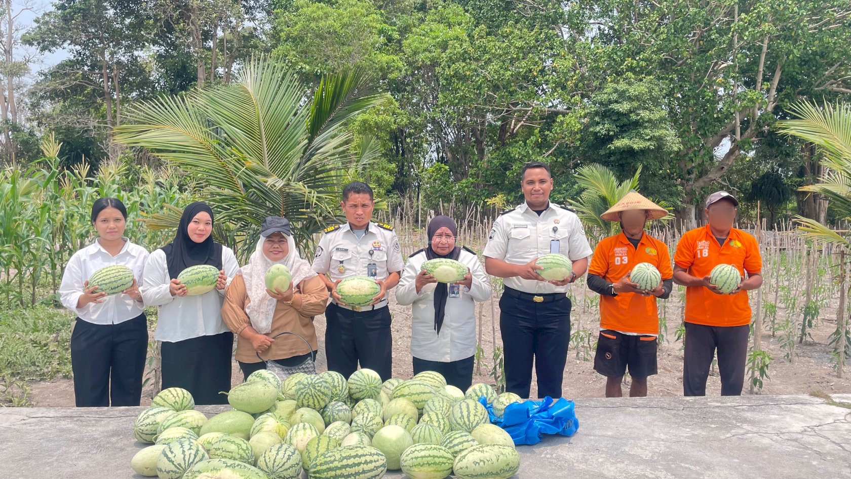 Dukung Program MBG, Lapas Namlea Pasok 300 Kg Semangka ke SPPG Waplau