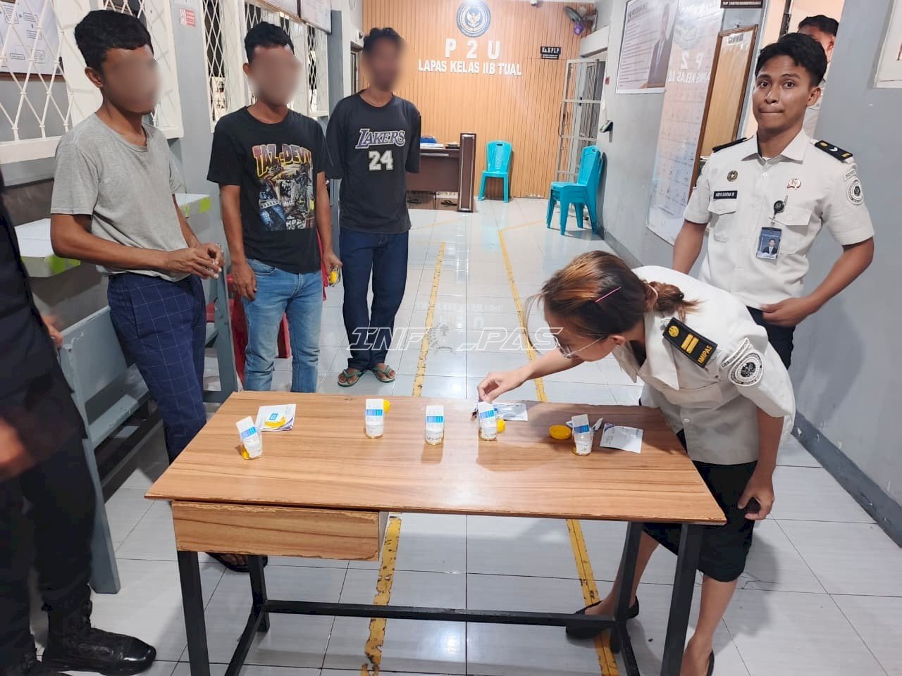 Pertegas Komitmen Bersih dari Narkoba, Lapas Tual Gelar Tes Urine bagi Pegawai dan Warga Binaan