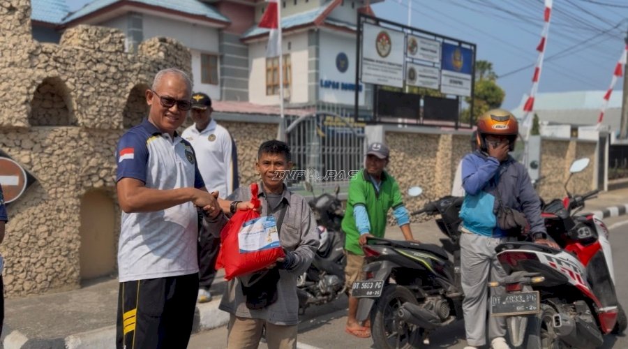 Lapas Baubau Salurkan 20 Paket Bansos bagi Masyarakat Sekitar
