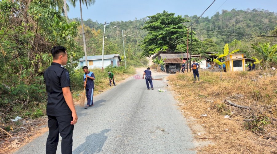 Lapas Luwuk Libatkan Warga Binaan Bersihkan Lingkungan Kelurahan Hanga-Hanga Permai