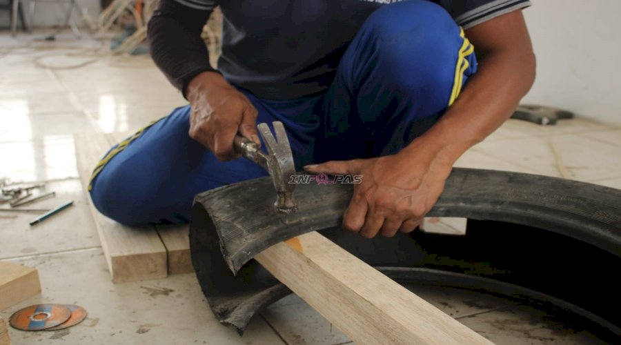 Lapas Piru Berdayakan Warga Binaan melalui Kreasi Kursi dari Ban Bekas