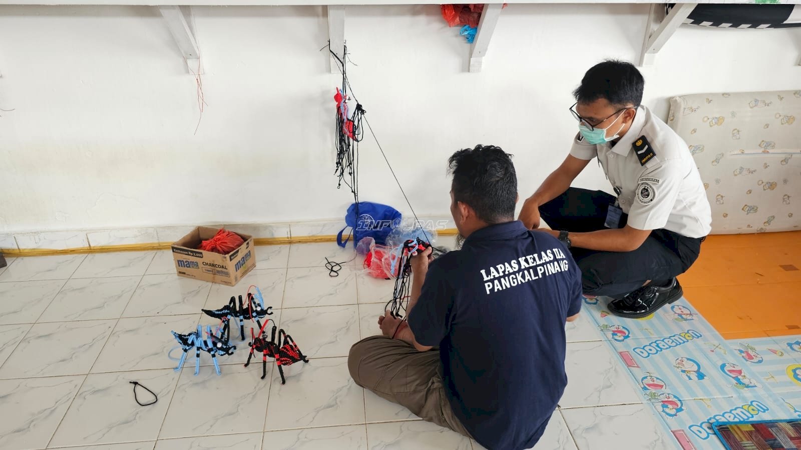 Warga Binaan Lapas Pangkalpinang Sulap Tali Kur Jadi Kerajinan Semut 3D