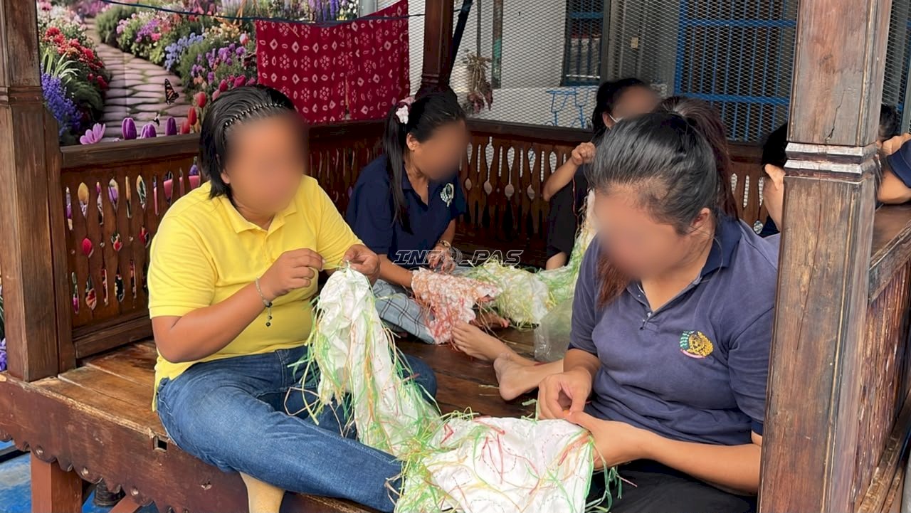 Produksi Kain Jumputan di Lapas Perempuan Palembang Buktikan Produktivitas Warga Binaan