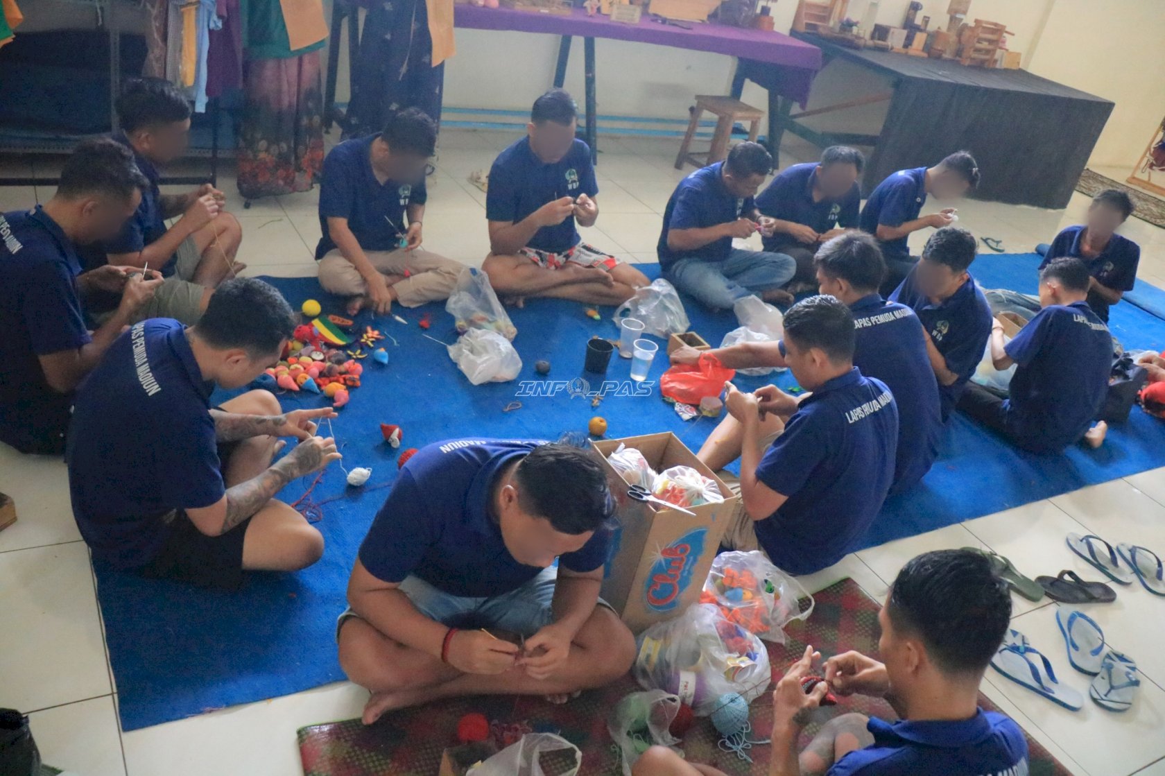 Rajin Berlatih, Warga Binaan Lapas Pemuda Madiun Makin Mahir Merajut