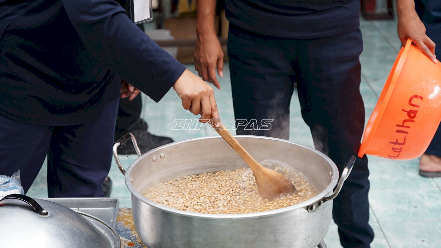 Belajar Bikin Tempe, Warga Binaan Lapas Perempuan Malang Disiapkan Punya Bekal Usaha