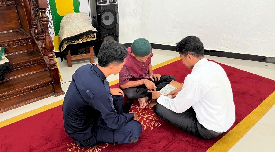 Tumbuhkan Semangat Belajar, Lapas Bandanaira Dampingi Warga Binaan Belajar Iqra