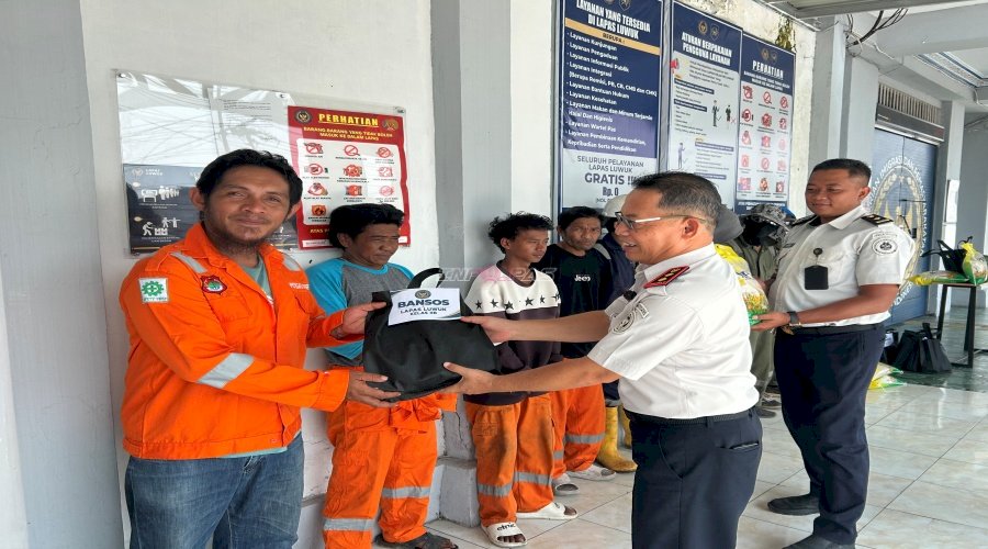 Lapas Luwuk Salurkan Paket Sembako, Hadirkan Sayuran Hasil Pembinaan Warga Binaan untuk Bantu Masyarakat
