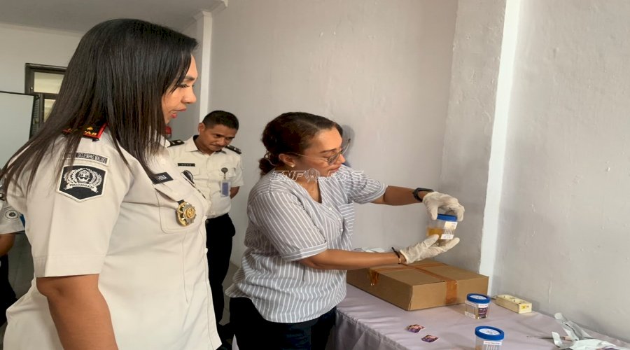 Pastikan Lingkungan Kerja Bersih dari Narkoba, Bapas Saumlaki Tes Urine Petugas dan Klien Pemasyarakatan