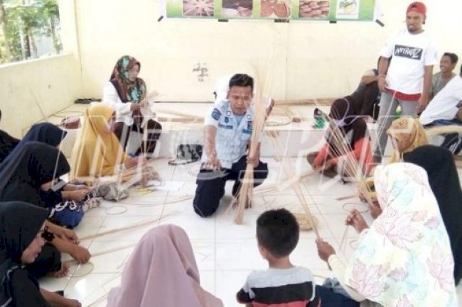 Pas to Mas Rutan Majene Beri Pelatihan Industri Kerajinan Rumah Tangga