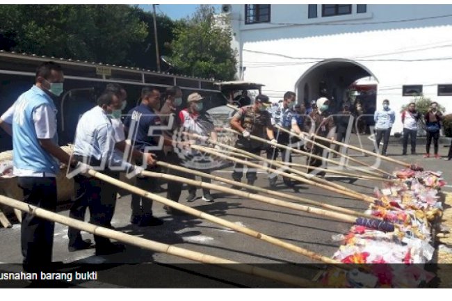 Karupbasan Bandung Hadiri Pemusnahan Barang Bukti Inkracht