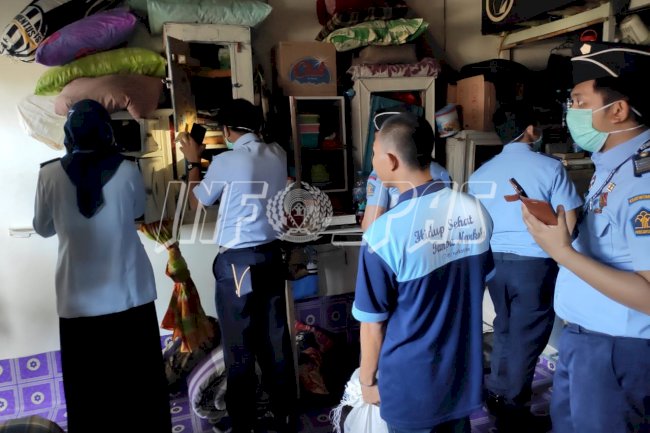Petugas LPN Sungguminasa Merazia Kamar WBP, Ini Hasilnya