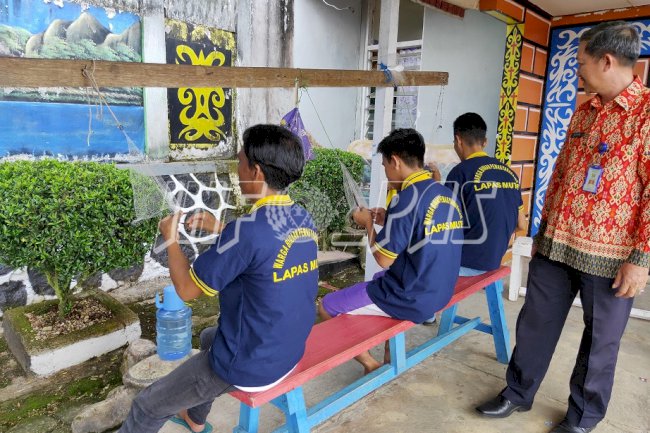 WBP Lapas Muara Teweh Dibekali Keahlian Menjurai