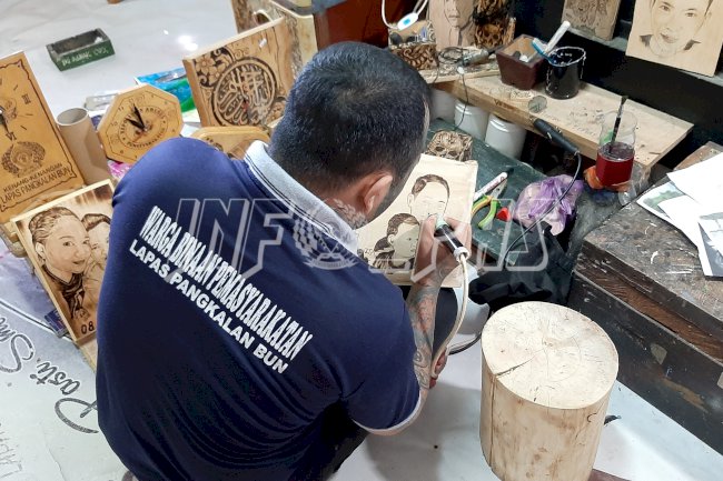 WBP Lapas Pangkalan Bun Tingkatkan Produksi Kerajinan Tangan