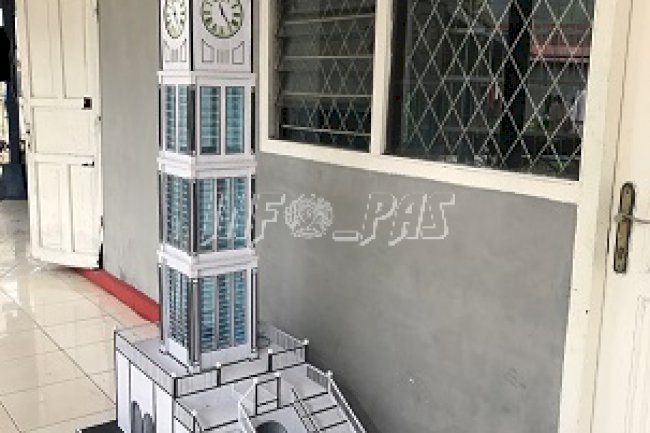 Narapidana Lubuk Sikaping Buat Miniatur Jam Gadang Setinggi 2 Meter