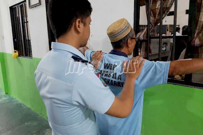 Petugas Lapas Palangka Raya Razia WBP Jelang Natal & Tahun Baru
