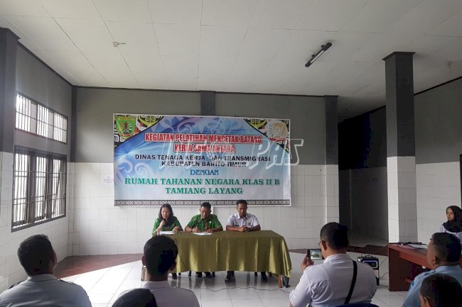 Rutan Tamiang Layang Bekali WBP Dengan Pelatihan Pembuatan Batako