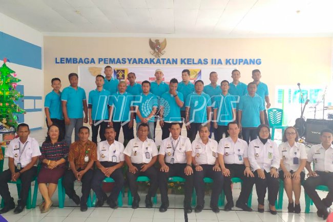 16 WBP Lapas Kupang Terima Piagam Penghargaan Rehabilitasi