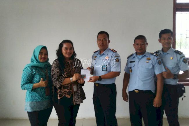 Petugas Lapas Sukamara Terima Rekening Tabungan Terbaru