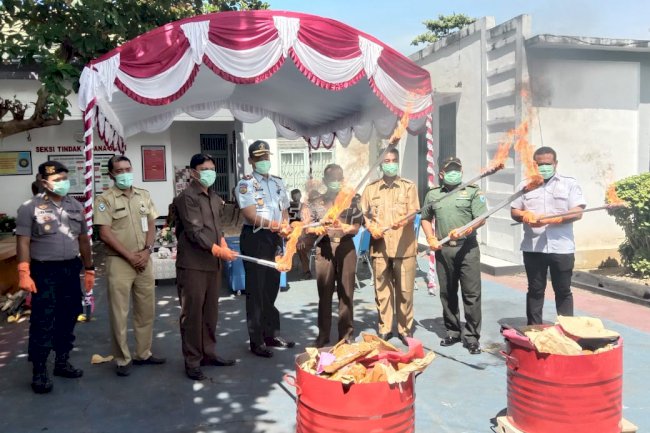 Kalapas Muara Teweh Hadiri Pemusnahan Barang Bukti di Kejari Barito Utara