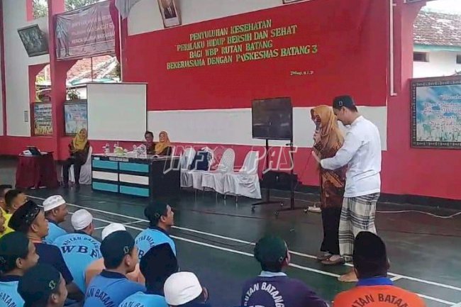 Hindari Penularan Penyakit, WBP Rutan Batang Cuci Tangan Bersama Puskesmas
