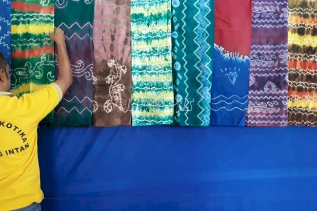 WBP Buat Sasirangan, LPN Karang Intan Lestarikan Budaya Banjar