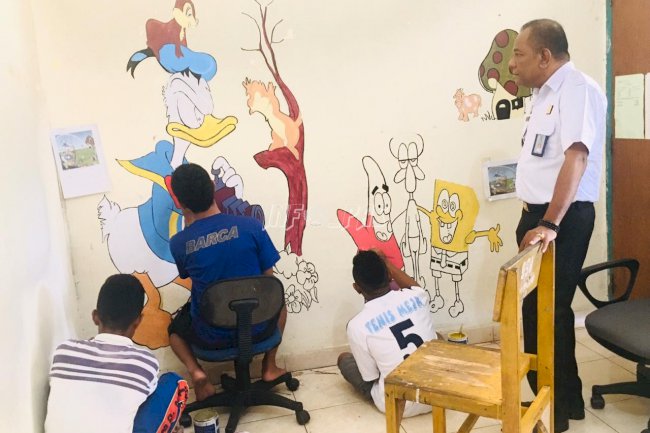 WBP Rutan Soe Dibekali Keterampilan Melukis Indah