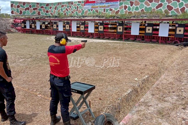 Latihan Menembak Bina  Fisik, Mental, dan Disiplin Jajaran Lapas Sukamara