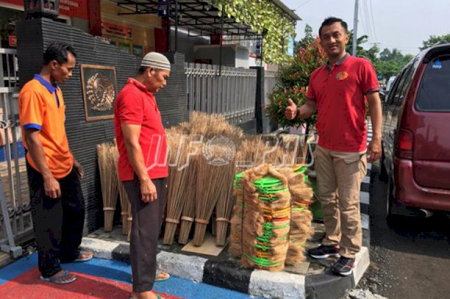 Penjualan Sapu Karya WBP Rutan Wates Tetap Berjalan Meski di Tengah Ancaman Corona