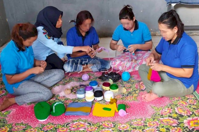 Berkreasi dan Rekreasi dengan Merajut ala WBP Rutan Buntok